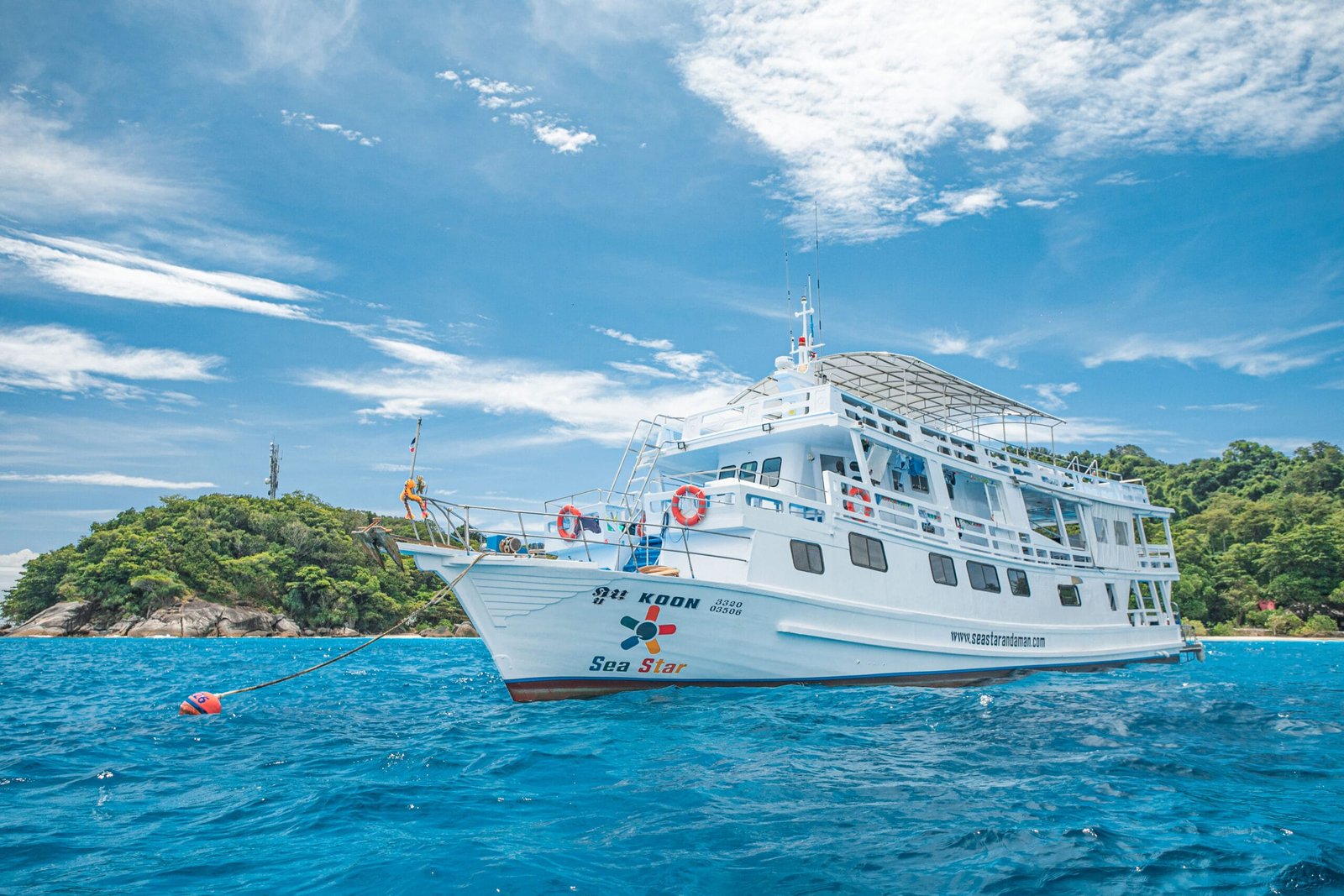 Similan island snorkeling liveaboard koon 1