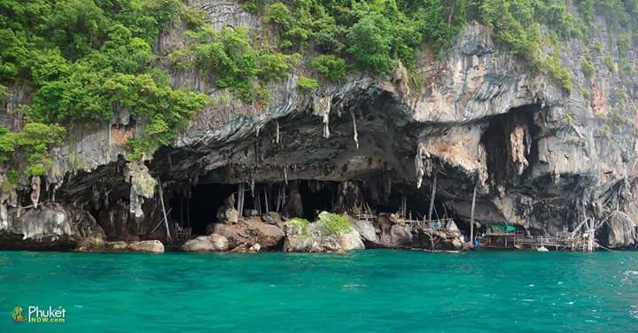 Phi Phi islands snorkeling - Viking Cave