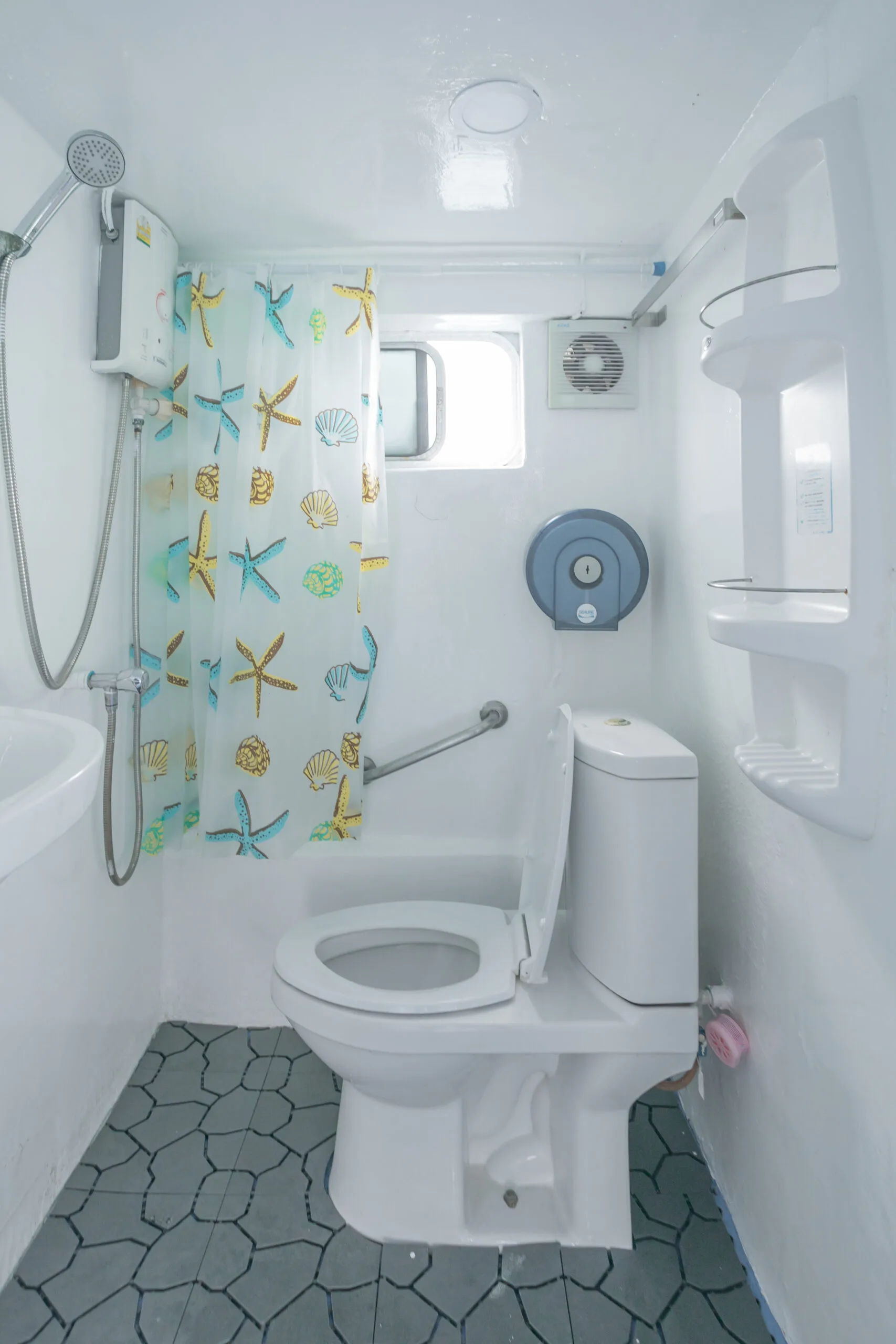 communal toilets on your similan island snorkeling liveaboard